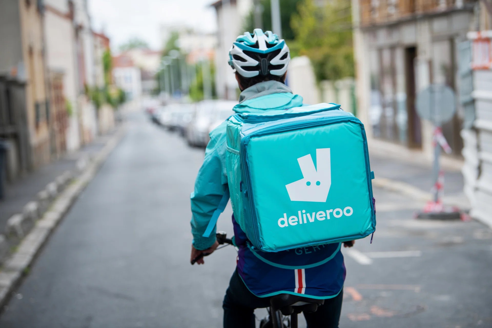 DoorDash Expands to Singapore with Deliveroo Acquisition